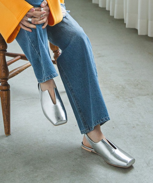 bohmal（ボマール）の「Ｖカットスクエアトゥフラットパンプス（パンプス・レディース・ゴールド/シルバー/ブラック・23.5cm/23.0cm/24.5cm/24.0cm）」の2枚目の写真