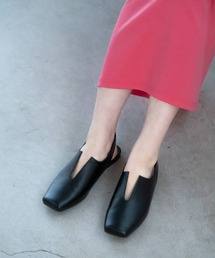 Vカットスクエアトゥフラットパンプス