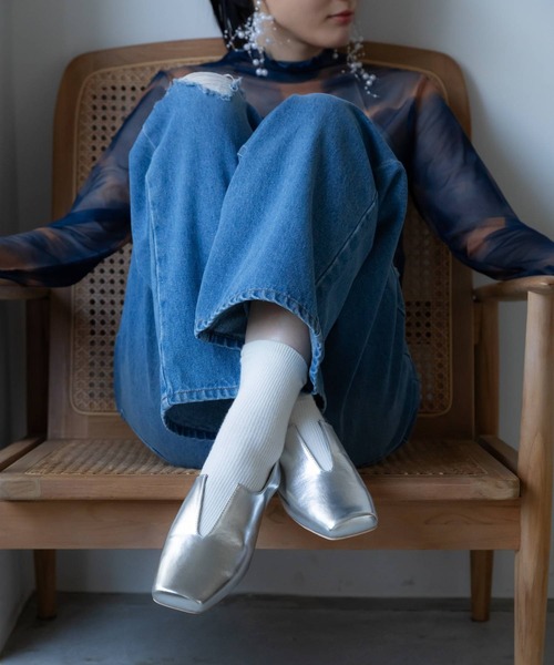 bohmal（ボマール）の「Ｖカットスクエアトゥフラットパンプス（パンプス・レディース・ゴールド/シルバー/ブラック・23.5cm/23.0cm/24.5cm/24.0cm）」の20枚目の写真