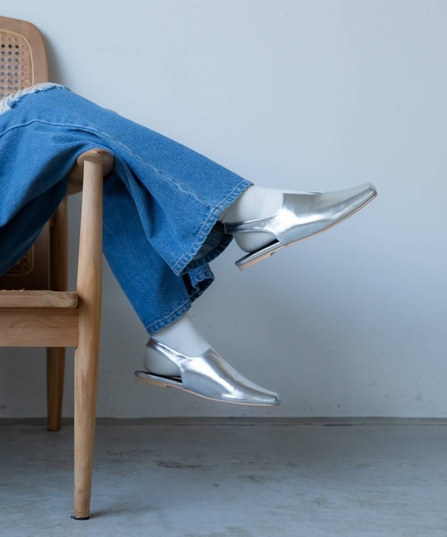 bohmal（ボマール）の「Ｖカットスクエアトゥフラットパンプス（パンプス・レディース・ゴールド/シルバー/ブラック・23.5cm/23.0cm/24.5cm/24.0cm）」の16枚目の写真