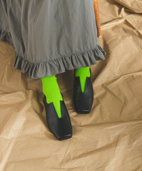 bohmal（ボマール）の「Ｖカットスクエアトゥフラットパンプス（パンプス・レディース・ゴールド/シルバー/ブラック・23.5cm/23.0cm/24.5cm/24.0cm）」の5枚目の写真