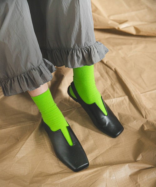 bohmal（ボマール）の「Ｖカットスクエアトゥフラットパンプス（パンプス・レディース・ゴールド/シルバー/ブラック・23.5cm/23.0cm/24.5cm/24.0cm）」の4枚目の写真