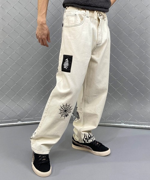 SANTA CRUZ(サンタクルーズ)の「【ムラサキスポーツ限定】SANTACRUZ/サンタクルーズ デニム ロングパンツ ジーンズ ランダムロゴ 刺繍 ヴィンテージ風 502241502(デニムパンツ・メンズ・ホワイト/ブラック/ブラック系その他/ケミカルウォッシュ・M/L)」の2枚目の写真