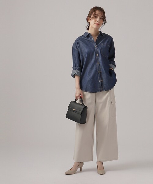 SHOO・LA・RUE（シューラルー）の「◆一枚でもレイヤードでも 柔らかこなれデニムシャツ（シャツ/ブラウス・レディース・ブルー/ネイビー・03/02/04）」の14枚目の写真