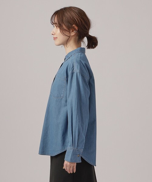 SHOO・LA・RUE（シューラルー）の「◆一枚でもレイヤードでも 柔らかこなれデニムシャツ（シャツ/ブラウス・レディース・ブルー/ネイビー・03/02/04）」の11枚目の写真