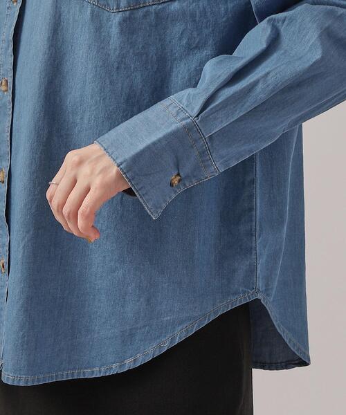 SHOO・LA・RUE（シューラルー）の「◆一枚でもレイヤードでも 柔らかこなれデニムシャツ（シャツ/ブラウス・レディース・ブルー/ネイビー・03/02/04）」の5枚目の写真