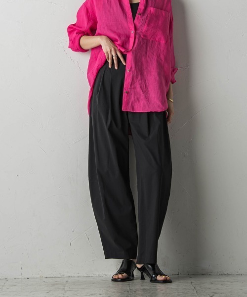 MAYSON GREY（メイソングレイ）の「ツータックカーブパンツ（チノパンツ・レディース・ベージュ/ブラック/オフホワイト・S/M）」の2枚目の写真