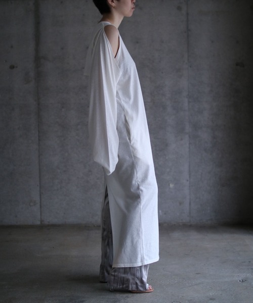 k3&co.(ケイスリーアンドコー)の「Multiple Ways Dress(ワンピース・レディース・チャコール/オフホワイト・ONE SIZE)」の5枚目の写真