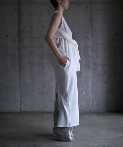 k3&co.(ケイスリーアンドコー)の「Multiple Ways Dress(ワンピース・レディース・チャコール/オフホワイト・ONE SIZE)」の14枚目の写真