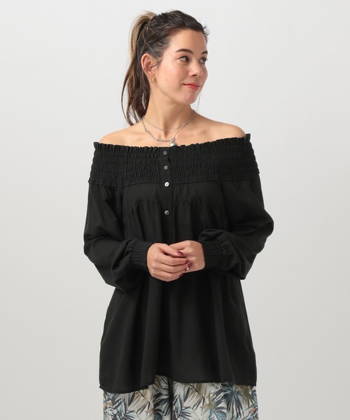 BAYFLOW(ベイフロー)の「オフショルブラウス(シャツ/ブラウス・レディース・グリーン/ブラック/オフホワイト・FREE)」の2枚目の写真