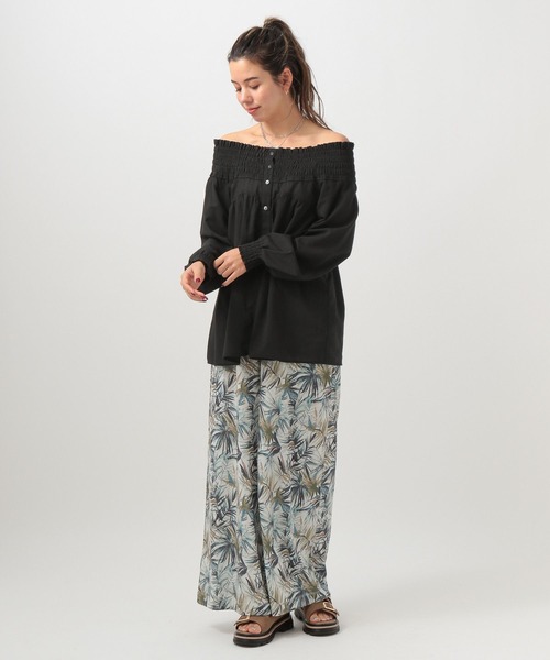 BAYFLOW(ベイフロー)の「オフショルブラウス(シャツ/ブラウス・レディース・グリーン/ブラック/オフホワイト・FREE)」の9枚目の写真