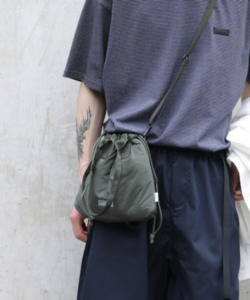 meltum(メルタム)の「【販売終了】SOFT SHELL SHOULDER POUCH / ソフトシェルショルダーポーチ(ショルダーバッグ・メンズ・ブラック/ネイビー/オリーブ・FREE)」の8枚目の写真