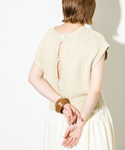 KBF（ケイビーエフ）の「ブークレニットベスト（ニット/セーター・レディース・ブラック/アイボリー/レッド・ONE）」の2枚目の写真