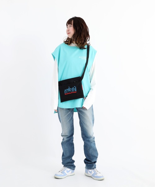 Manhattan Portage(マンハッタンポーテージ)の「Ithaca Shoulder Bag 3D Embroidery Neon(ショルダーバッグ・メンズ・ブラック・X-SMALL)」の2枚目の写真