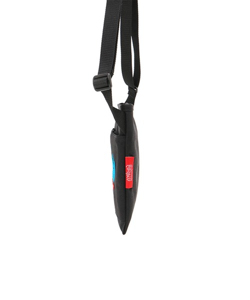 Manhattan Portage(マンハッタンポーテージ)の「Ithaca Shoulder Bag 3D Embroidery Neon(ショルダーバッグ・メンズ・ブラック・X-SMALL)」の5枚目の写真