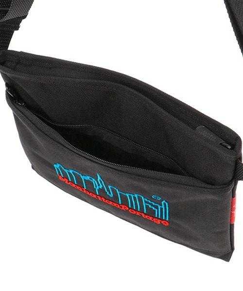 Manhattan Portage(マンハッタンポーテージ)の「Ithaca Shoulder Bag 3D Embroidery Neon(ショルダーバッグ・メンズ・ブラック・X-SMALL)」の9枚目の写真