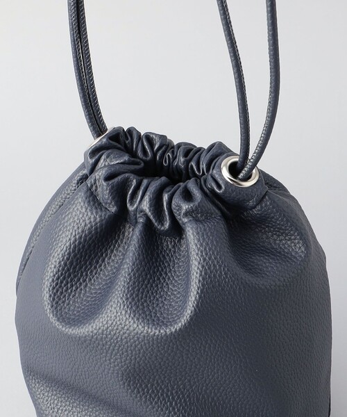 coen（コーエン）の「The gift shop（ザ・ギフト・ショップ）レザーライク巾着バッグ（ショルダーバッグ・メンズ・ネイビー/オフホワイト/シルバー/ブラック・FREE）」の8枚目の写真