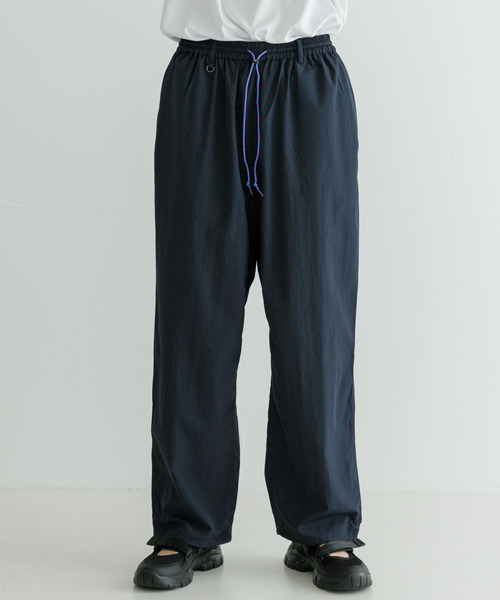 URBAN RESEARCH（アーバンリサーチ）の「『撥水』WASHER NYLON WIDE PANTS（その他パンツ・メンズ・ブラック/ネイビー・MEDIUM/LARGE）」の5枚目の写真