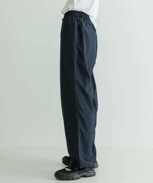 URBAN RESEARCH（アーバンリサーチ）の「『撥水』WASHER NYLON WIDE PANTS（その他パンツ・メンズ・ブラック/ネイビー・MEDIUM/LARGE）」の4枚目の写真