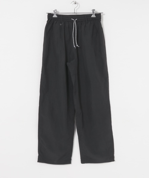 URBAN RESEARCH（アーバンリサーチ）の「『撥水』WASHER NYLON WIDE PANTS（その他パンツ・メンズ・ブラック/ネイビー・MEDIUM/LARGE）」の12枚目の写真