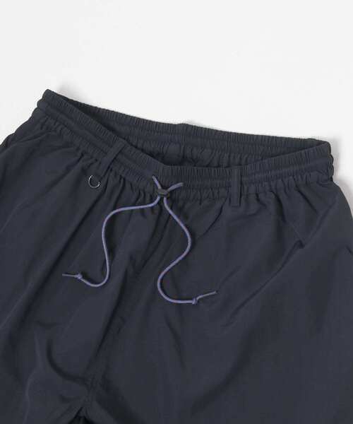 URBAN RESEARCH（アーバンリサーチ）の「『撥水』WASHER NYLON WIDE PANTS（その他パンツ・メンズ・ブラック/ネイビー・MEDIUM/LARGE）」の15枚目の写真