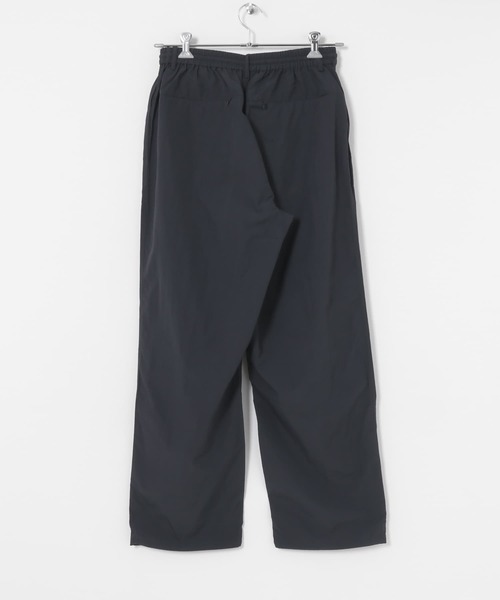 URBAN RESEARCH（アーバンリサーチ）の「『撥水』WASHER NYLON WIDE PANTS（その他パンツ・メンズ・ブラック/ネイビー・MEDIUM/LARGE）」の17枚目の写真