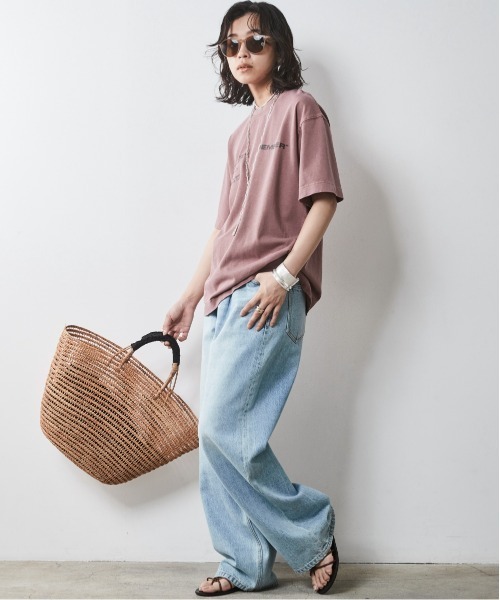 CHIC STYLE(シックスタイル)の「<大きいサイズ>綿100%製品染ロゴプリントTシャツ シックスタイル(Tシャツ/カットソー・レディース・パープル/ブラウン/レッド・LL/3L/4L/5L/L)」の4枚目の写真