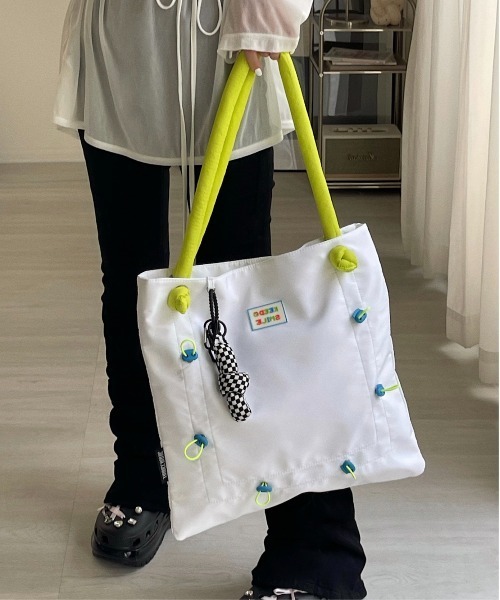 Chick（チック）の「【TAE×Chick】 ナイロンハンドルトートバッグ（トートバッグ・レディース・ホワイト/ブラック/グレー・FREE）」の5枚目の写真