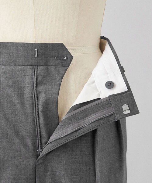 LOEFF（ロエフ）の「＜LOEFF＞ W トロピカル インタック フラップ パンツ（スラックス・レディース・ブラック/グレー・1/2/0）」の17枚目の写真