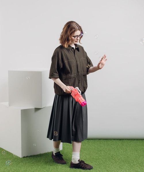 MUHET(ミュエータ)の「ナイロンステッチシャツ(シャツ/ブラウス・レディース・チャコールグレー/ブラウン/ネイビー・MEDIUM/X-LARGE)」の1枚目の写真