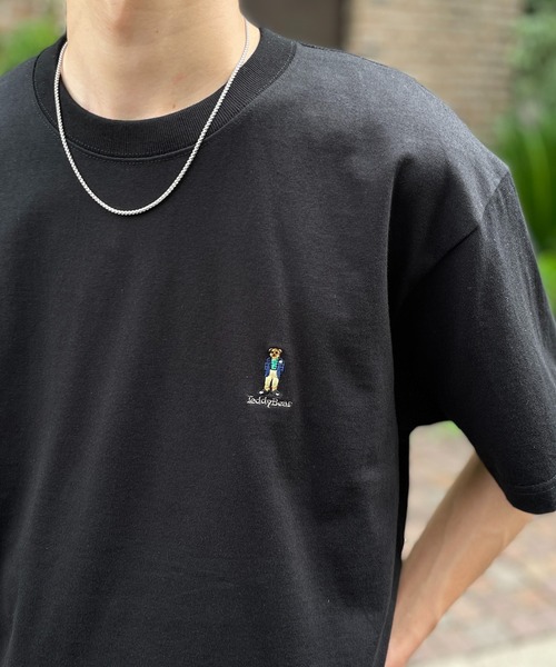 THE FINAL VIEW(ザファイナルビュー)の「【THE FINAL VIEW】TEDDY BEAR ワンポイント刺繍 Tシャツ テディベア ユニセックス(Tシャツ/カットソー・メンズ・ダークグリーン/グレイッシュブルー/ベビーピンク/ブラック/オリーブ/バーガンディー/レッド/ホワイト/ベージュ/ロイヤルブルー/スミクロ/ネイビー/アッシュ/グレー・L/M/XL/S)」の3枚目の写真
