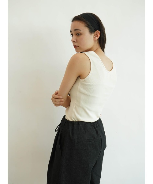 FIKA.（フィーカ）の「Rib tank top（キャミソール・レディース・ブラウン/ライム/ブラック/オフホワイト・MEDIUM）」の5枚目の写真