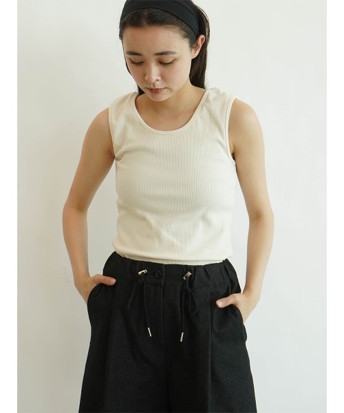 FIKA.（フィーカ）の「Rib tank top（キャミソール・レディース・ブラウン/ライム/ブラック/オフホワイト・MEDIUM）」の6枚目の写真