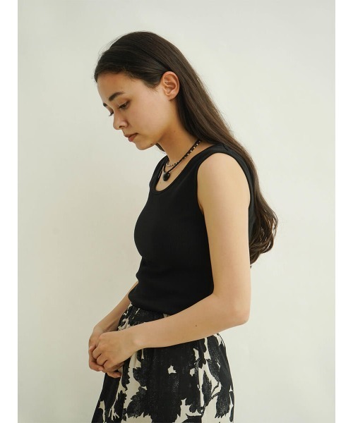 FIKA.（フィーカ）の「Rib tank top（キャミソール・レディース・ブラウン/ライム/ブラック/オフホワイト・MEDIUM）」の11枚目の写真