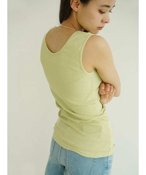 FIKA.（フィーカ）の「Rib tank top（キャミソール・レディース・ブラウン/ライム/ブラック/オフホワイト・MEDIUM）」の14枚目の写真