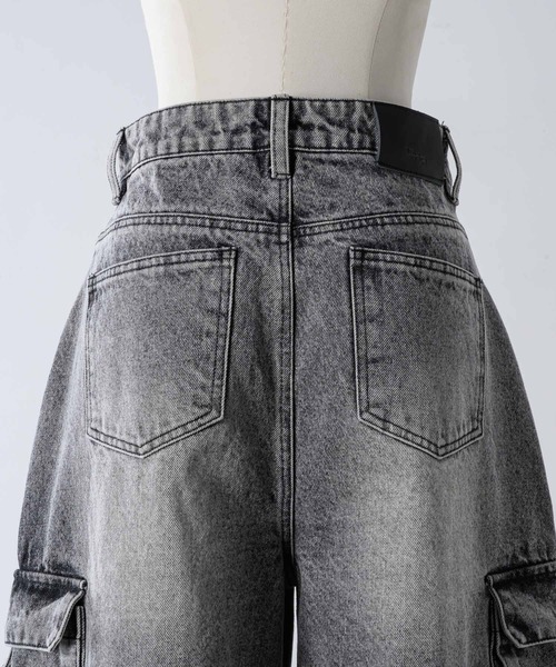 17HR(セブンティーンアワーズ)の「ルーズカーゴデニム(デニムパンツ・レディース・ブラック/ブルー/グレー/ライトブルー・MEDIUM/SMALL)」の6枚目の写真
