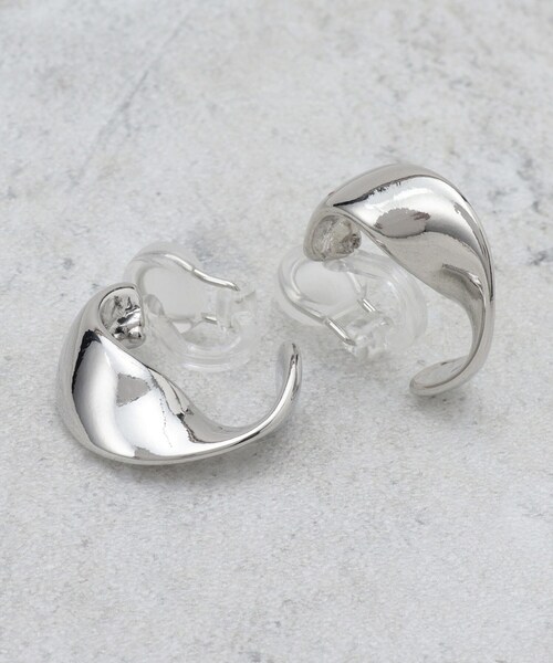 SHOO・LA・RUE（シューラルー）の「【クリップイヤリング】ねじりメタル（イヤリング・レディース・シルバー/ゴールド/ピンクゴールド・00）」の4枚目の写真