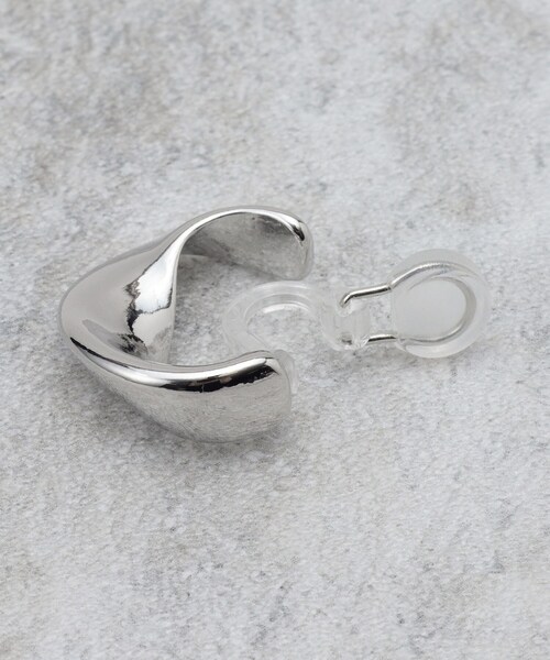 SHOO・LA・RUE（シューラルー）の「【クリップイヤリング】ねじりメタル（イヤリング・レディース・シルバー/ゴールド/ピンクゴールド・00）」の6枚目の写真