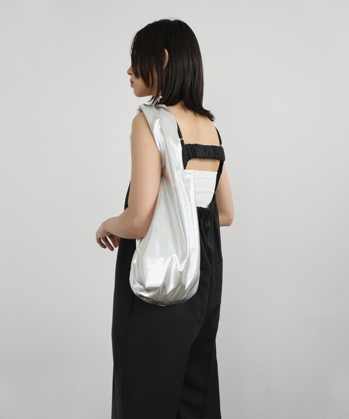 hellam（へラム）の「バックデザインベアサロペット（サロペット/オーバーオール・レディース・アイボリー/ブラック/グレイッシュベージュ/チャコール・FREE）」の6枚目の写真