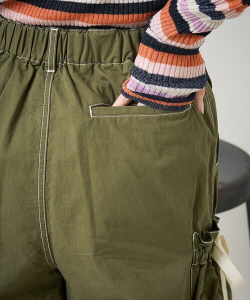 FREAK'S STORE(フリークスストア)の「リボンシャーリング ワイドパンツ/カーゴパンツ(カーゴパンツ・レディース・オフホワイト/ブラック/オリーブ・SMALL/MEDIUM)」の7枚目の写真
