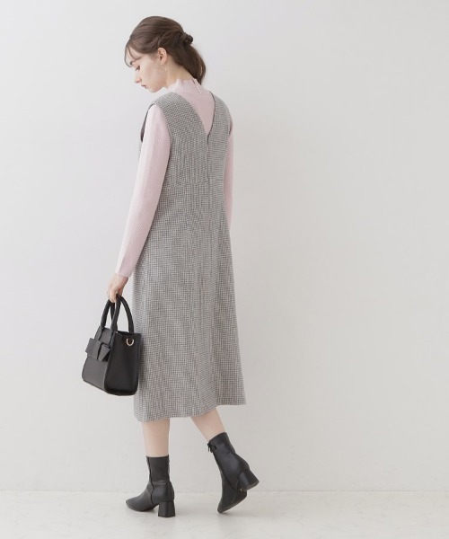 couture brooch（クチュールブローチ）の「◆【柔らかなタッチ・吸湿発熱・帯電防止機能付き】サスティナブルフェイクパールリブニット（ニット/セーター・レディース・ブラック/ベビーピンク/オフホワイト/グレー/ホワイト系5/ワインレッド・36/38/42）」の18枚目の写真