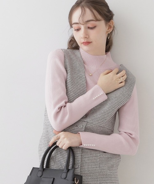 couture brooch（クチュールブローチ）の「◆【柔らかなタッチ・吸湿発熱・帯電防止機能付き】サスティナブルフェイクパールリブニット（ニット/セーター・レディース・ブラック/ベビーピンク/オフホワイト/グレー/ホワイト系5/ワインレッド・36/38/42）」の19枚目の写真