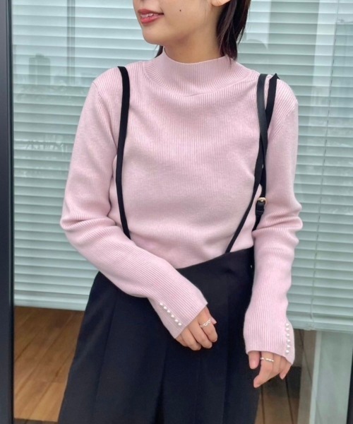 couture brooch（クチュールブローチ）の「◆【柔らかなタッチ・吸湿発熱・帯電防止機能付き】サスティナブルフェイクパールリブニット（ニット/セーター・レディース・ブラック/ベビーピンク/オフホワイト/グレー/ホワイト系5/ワインレッド・36/38/42）」の22枚目の写真