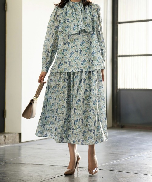 HUIT bouquet(ユイット)の「ケープデザイン ブラウス Made with Liberty Fabric HUIT(シャツ/ブラウス・レディース・ブラウン/ブルー・M)」の8枚目の写真