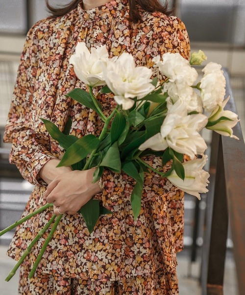HUIT bouquet(ユイット)の「ケープデザイン ブラウス Made with Liberty Fabric HUIT(シャツ/ブラウス・レディース・ブラウン/ブルー・M)」の14枚目の写真