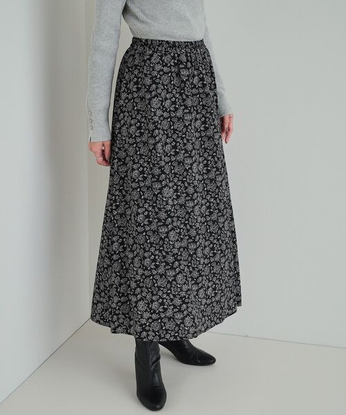 SHOO・LA・RUE(シューラルー)の「【洗える】レトロムード感じる 花柄プリントギャザースカート(スカート・レディース・チャコール/ブラック系6・02/03/04)」の2枚目の写真