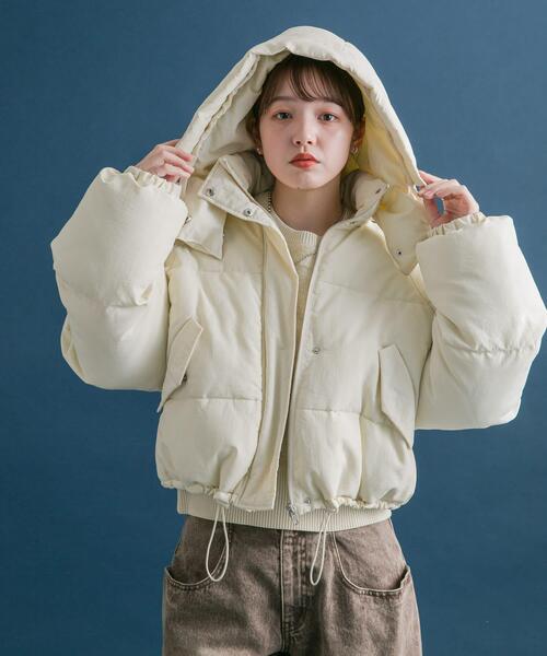 KBF（ケイビーエフ）の「ショート中綿フードジャケット（ダウンジャケット/コート・レディース・パープル/ネイビー/アイボリー・ONE）」の2枚目の写真