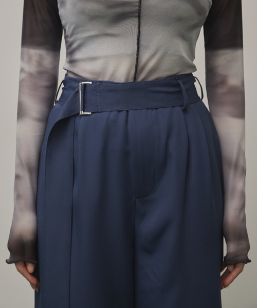 Solace(ソレイス)の「ベルト付きツータックスラックスパンツ/ セットアップ対応(スラックス・レディース・ブラウン/ネイビー・FREE)」の5枚目の写真