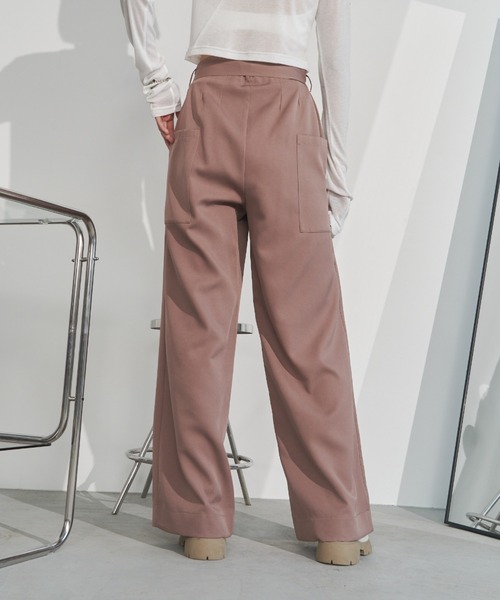 Solace(ソレイス)の「ベルト付きツータックスラックスパンツ/ セットアップ対応(スラックス・レディース・ブラウン/ネイビー・FREE)」の12枚目の写真