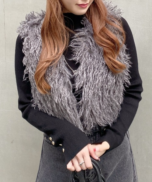 INGNI（イング）の「クロップド丈エコファーベスト（ベスト・レディース・ブラウン/グレー/アイボリー・M）」の3枚目の写真